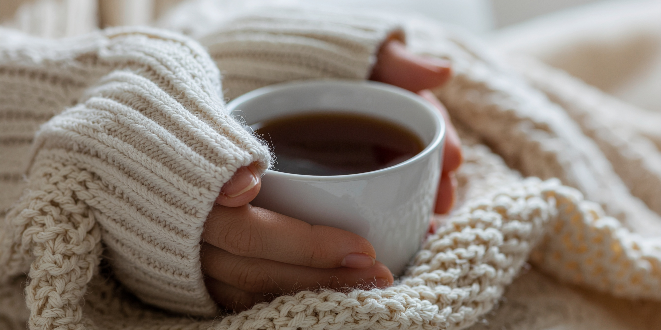 Herbata na wyciszenie - ciepły napar w spokojnym, domowym otoczeniu