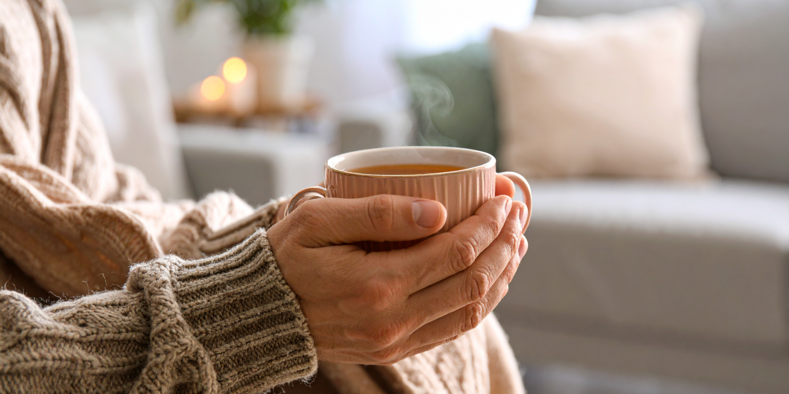 Wieczorny rytuał z herbatą - spokojny relaks w domowym otoczeniu